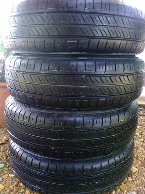 ยางดันลอบ16565R14สวยๆดอกเต็ม4เส้นปี12ขอ1500ขายเลย