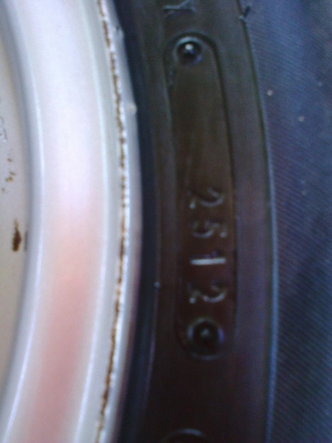 ยางดันลอบ16565R14สวยๆดอกเต็ม4เส้นปี12ขอ1500ขายเลย