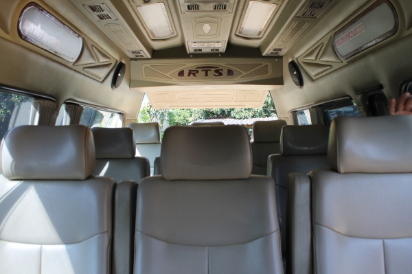 รถตู้ Toyota หัวจรวด หลังคาสูง ปี 47 สภาพดี