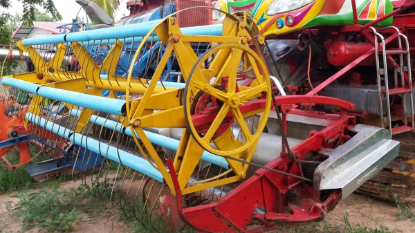 ขายรถเกี่ยวไอ้หนุ่มไวไฟ เกษตรพัฒนาปี50 ตัวเดิน12HT 6HH1TURBO  สภาพ ใช้งานได้