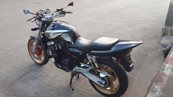 มาใหม่คับ ขายคับ HONDA CB400 ปี94 อินวอยส์ สรรพสามิตร ของแต่งเต็ม ท้ายแต่งเทค1 ท่อแต่ง มือเบรคแต่งพับได้ กระจกแต่ง rizoma ปลอกแฮนด์แต่ง แฮนด์บาร์ สวยๆ คับ ราคา 69500 บาท ส่งได้ทั่วไทยคับ สนใจติดต่อ 081-0578282 ไอดีไลน์ POPBIGBIKESAKON คับ สนใจรถสวย ถูก ดี