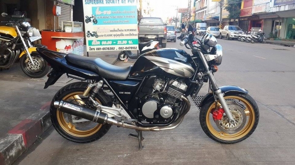 มาใหม่คับ ขายคับ HONDA CB400 ปี94 อินวอยส์ สรรพสามิตร ของแต่งเต็ม ท้ายแต่งเทค1 ท่อแต่ง มือเบรคแต่งพับได้ กระจกแต่ง rizoma ปลอกแฮนด์แต่ง แฮนด์บาร์ สวยๆ คับ ราคา 69500 บาท ส่งได้ทั่วไทยคับ สนใจติดต่อ 081-0578282 ไอดีไลน์ POPBIGBIKESAKON คับ สนใจรถสวย ถูก ดี