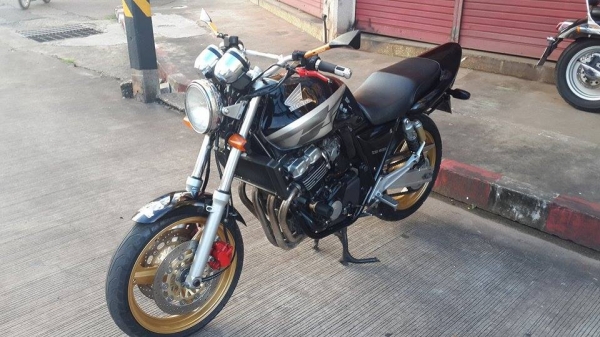 มาใหม่คับ ขายคับ HONDA CB400 ปี94 อินวอยส์ สรรพสามิตร ของแต่งเต็ม ท้ายแต่งเทค1 ท่อแต่ง มือเบรคแต่งพับได้ กระจกแต่ง rizoma ปลอกแฮนด์แต่ง แฮนด์บาร์ สวยๆ คับ ราคา 69500 บาท ส่งได้ทั่วไทยคับ สนใจติดต่อ 081-0578282 ไอดีไลน์ POPBIGBIKESAKON คับ สนใจรถสวย ถูก ดี