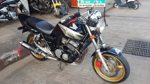 มาใหม่คับ ขายคับ HONDA CB400 ปี94 อินวอยส์ สรรพสามิตร ของแต่งเต็ม ท้ายแต่งเทค1 ท่อแต่ง มือเบรคแต่งพับได้ กระจกแต่ง rizoma ปลอกแฮนด์แต่ง แฮนด์บาร์ สวยๆ คับ ราคา 69500 บาท ส่งได้ทั่วไทยคับ สนใจติดต่อ 081-0578282 ไอดีไลน์ POPBIGBIKESAKON คับ สนใจรถสวย ถูก ดี