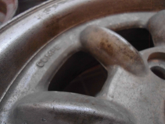 (ราคาพร้อมส่งทั่วไทยครับผม)ขายแม็ก กล้วย comp - japan ขอบ 13 กว้าง 5.5 ขนาด 4 รู 114 ผิวบางๆ แห้งๆ (ราคาพร้อมส่งทั่วไทยครับผม)ขายแม็ก กล้วย comp - japan ขอบ 13 กว้าง 5.5 ขนาด 4 รู 114 ผิวบางๆ แห้งๆ