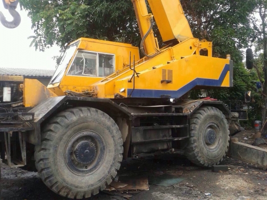 ขายรถเครน Komatsu - 250M ขนาด 25 ตัน เอกสารเล่มทะเบียน รถพร้อมใช้งานค่ะ