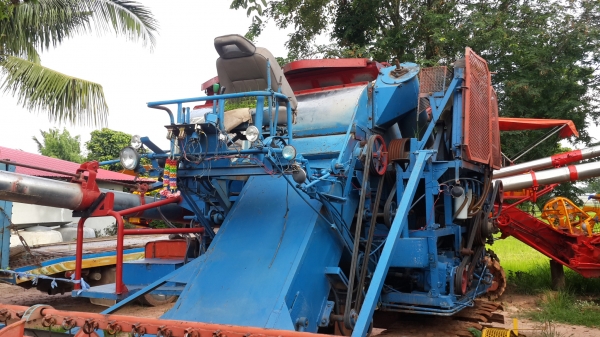 ขาย รถเกี่ยวข้าว ไทยเส็งยนต์ มดตะนอย ตัวเดิน12เอวสวิง ปั๊มใหม่ไดกิ้น23 เครื่อง ฮีโน่ HO7D TURBO สภาพพร้อมใช้งาน อุ้ม