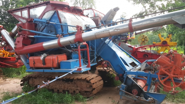 ขาย รถเกี่ยวข้าว ไทยเส็งยนต์ มดตะนอย ตัวเดิน12เอวสวิง ปั๊มใหม่ไดกิ้น23 เครื่อง ฮีโน่ HO7D TURBO สภาพพร้อมใช้งาน อุ้ม