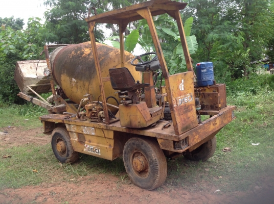 ขาย((285.000))รถโม่ปูน แบบตักหินตักทรายขึ้นเอง ขับเคลื่อน4x4เก่านอก