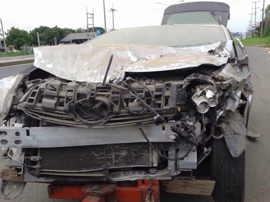 โตโยต้า PRIUS ปี 11 บุคคลโอนลอย สีเทา สภาพเสียหายน้อย