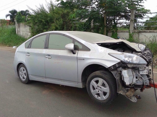 โตโยต้า PRIUS ปี 11 บุคคลโอนลอย สีเทา สภาพเสียหายน้อย