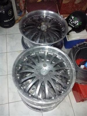 ขาย 4 รู 100 ขอบ17 สภาพตามรูปเบียดนิดหน่อย 4 วง 3,500 บาท ขาย 4 รู 100 ขอบ17 สภาพตามรูปเบียดนิดหน่อย 4 วง 3,500 บาท