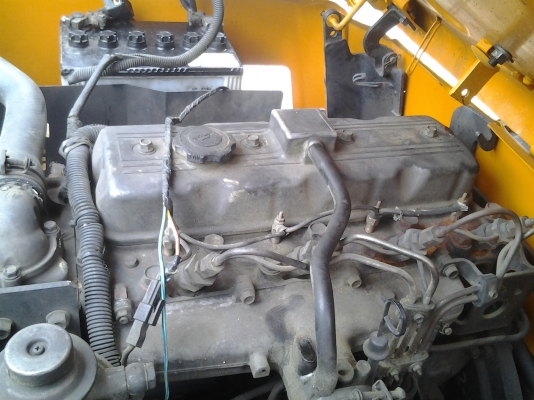 ขายรถโฟคลิฟขนาด 2ตัน เสา 3ท่อน สูง5เมตร เครื่องยนต์ดีเซลมาสด้า  ยี่ห้อ YAIE เกียร์ออโต้เครื่องดีไม่เยิ้มครับรับประกันใช้ดีมาก ขาย 95000 บาทเท่านั้นครับ