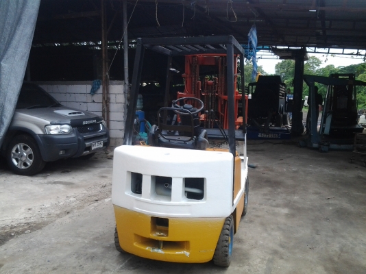 ขายรถโฟคลิฟขนาด 2ตัน เสา 3ท่อน สูง5เมตร เครื่องยนต์ดีเซลมาสด้า  ยี่ห้อ YAIE เกียร์ออโต้เครื่องดีไม่เยิ้มครับรับประกันใช้ดีมาก ขาย 95000 บาทเท่านั้นครับ