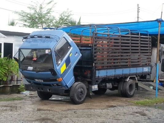 ขายISUZU NPR115แรง เครื่องดีปี32 แคชซีสวย ยางใหม่6เส้น ยาว4.30เมตร สภาพพร้อมใช้งาน เอกสารพร้อมโอน สนใจโทร 090-8588220คุณนะ หรือ www.truck.in.th/498