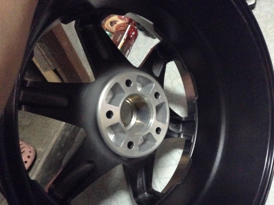 แม็กใหม่ลายก้านยก 6 ก้าน 5 รู 114 ขอบ 17 นิ้ว คู่ละ 4800 บาท