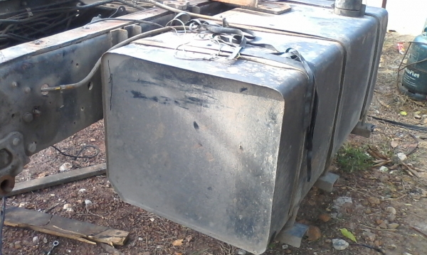 พัดลม p11  และถังน้ำมัน