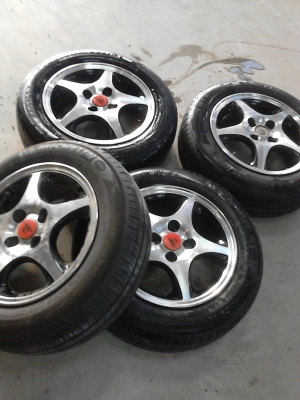 175/65R14 MICHELIN ENERGY XM2 ขาย ชุด 4 ล้อ 4900  บาท TEL.081-427-3941