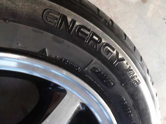 175/65R14 MICHELIN ENERGY XM2 ขาย ชุด 4 ล้อ 4900  บาท TEL.081-427-3941