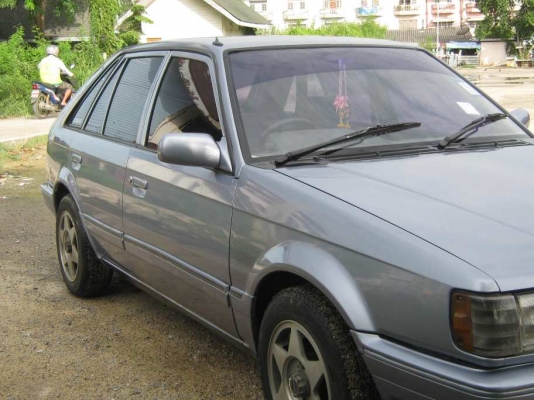 มาสด้า  323  สวยๆ