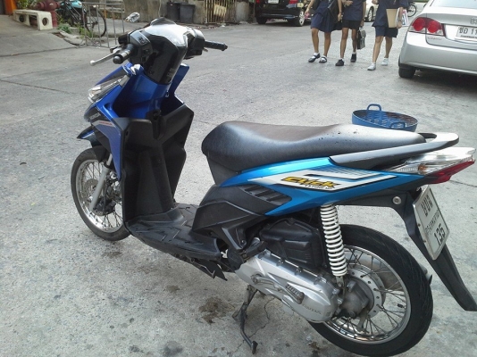 click I ปี 53 รถสวย เครื่องเดิมๆ ชุดสีสดๆ มีเล่ม เอกสารครบ