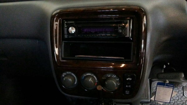 รถเก๋ง  ซีอาร์วี  น่าใช้  ปี 2001  สนใจสอบถาม  081-659-9559