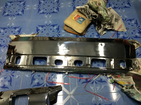 แสงฟ้าเต้นรถ///ขายแก้มมุม-กระจังหน้า ชุปโครเมียม อีซุซุ ร็อกกี้ สภาพใหม่