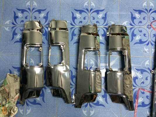 แสงฟ้าเต้นรถ///ขายแก้มมุม-กระจังหน้า ชุปโครเมียม อีซุซุ ร็อกกี้ สภาพใหม่