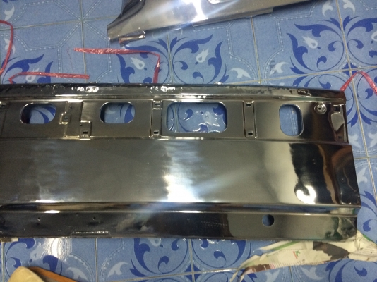 แสงฟ้าเต้นรถ///ขายแก้มมุม-กระจังหน้า ชุปโครเมียม อีซุซุ ร็อกกี้ สภาพใหม่