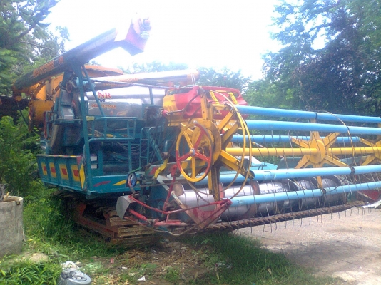 ขายรถเกี่ยวข้าวไทยเส็งยนต์อุ้ม เดิน12HTเครื่องho7d