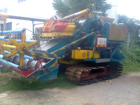 ขายรถเกี่ยวข้าวไทยเส็งยนต์อุ้ม เดิน12HTเครื่องho7d