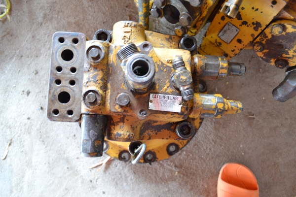 ปั้มไฮดรอลิค CAT320 ติดต่อ 0819730212 ยงค์ ราคา60000