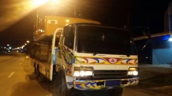 เทเลอร์ขึ้นแมคโค200ขึ้นรถเกี่ยวข้าว Fn517  เครื่อง6d16 190hp