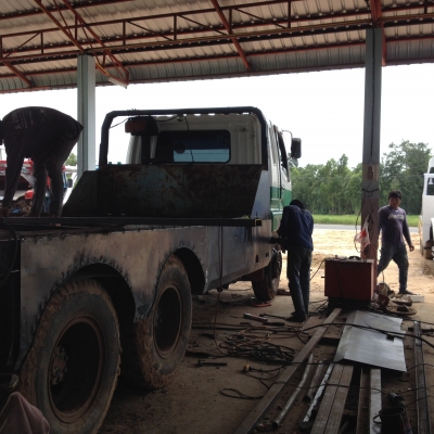 เทเลอร์ขึ้นแมคโค200ขึ้นรถเกี่ยวข้าว Fn517  เครื่อง6d16 190hp