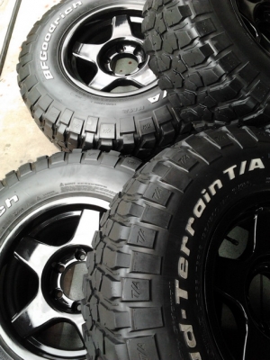 Max แบรดเลย์ วี + BF Mud 285/75/16 ปี10 สวยๆ 1ชุด