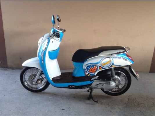 ขาย!!! สกู๊ปปี้ไอตัวใหม่ สภาพสวย ปี56 รถเครื่องดีคับ ทะเบียนครบ ภาษีไม่หมด