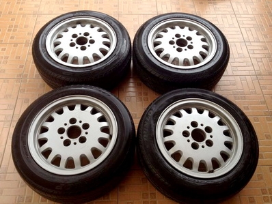 แม็กซ์15นิ้ว BMW E36 พร้อมยาง 4 วงแยกขายได้ รายละเอียดด้านในครับ