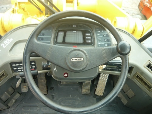 รถตักล้อยาง Komatsu WA250-3E ขนาด 2.5 คิว รถนอกแท้จากญี่ปุ่น 091 695-6445