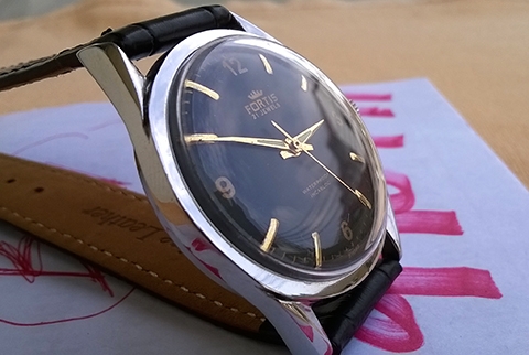 FORTIS swiss made ไขลาน หน้าดำ หลักทอง ขนาด 35 มม.