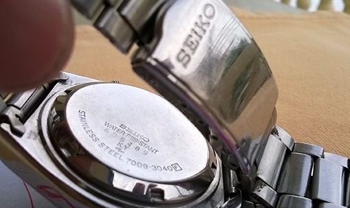 Seiko Auto เครื่อง 7009 หน้าทูโทน ช่องบอกวัน วันที่หลักสาม Seiko Auto เครื่อง 7009 หน้าทูโทน ช่องบอกวัน วันที่หลักสาม
