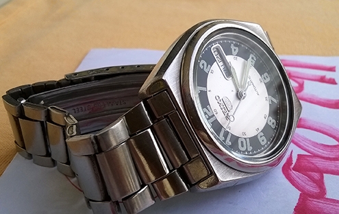 Seiko Auto เครื่อง 7009 หน้าทูโทน ช่องบอกวัน วันที่หลักสาม Seiko Auto เครื่อง 7009 หน้าทูโทน ช่องบอกวัน วันที่หลักสาม