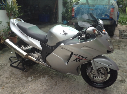 ขาย CBR1100XX  ปี2000 หัวฉีด กุญแจชิบ อินวอย+สพม แท้ทุกฉบับ รถเครื่องดีสีพอใช้สภาพพร้อมออกทริป