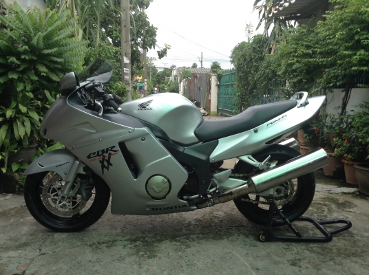 ขาย CBR1100XX  ปี2000 หัวฉีด กุญแจชิบ อินวอย+สพม แท้ทุกฉบับ รถเครื่องดีสีพอใช้สภาพพร้อมออกทริป