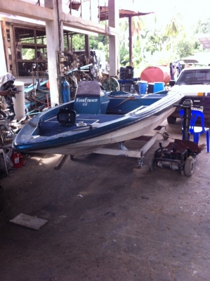 เรือแบสเรือเปล่นอกไม่มีเวลาทำยาวทำยาว 16 ฟุต