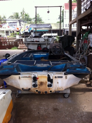 เรือแบสเรือเปล่นอกไม่มีเวลาทำยาวทำยาว 16 ฟุต