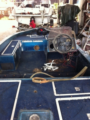 เรือแบสเรือเปล่นอกไม่มีเวลาทำยาวทำยาว 16 ฟุต