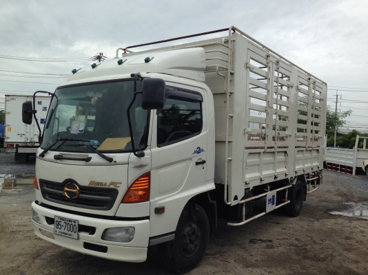 6ล้อHINO/เมกก้ากะบะยาว5.50ม.