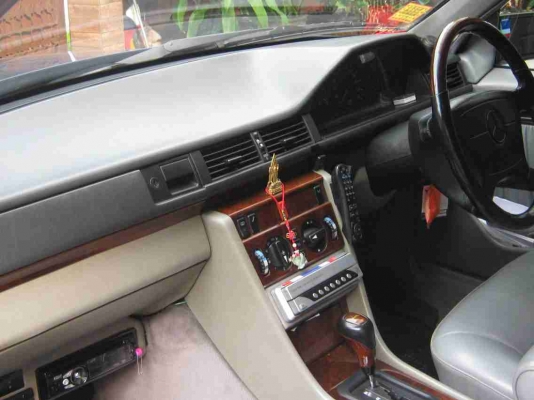 พีัฝากขาย benz e220ธค93เครื่องเดิม รถอาจารย์ ไม่มีที่จอด lpgหัวฉีด