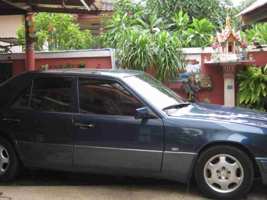 พีัฝากขาย benz e220ธค93เครื่องเดิม รถอาจารย์ ไม่มีที่จอด lpgหัวฉีด