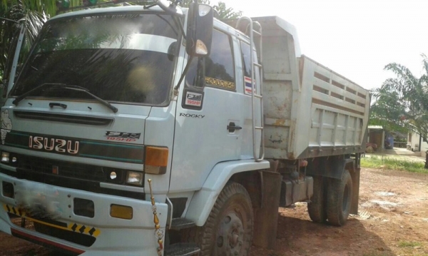 รถอีซูซุ 6 ล้อดั้ม  195 แรงม้า. ปี 39  สนใจติดต่อ  081 - 6079515